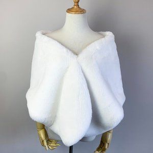 Light Ivory/Blush faux fur bridal wrap, Wedding Fur shrug, Bridal Faux Fur Stole